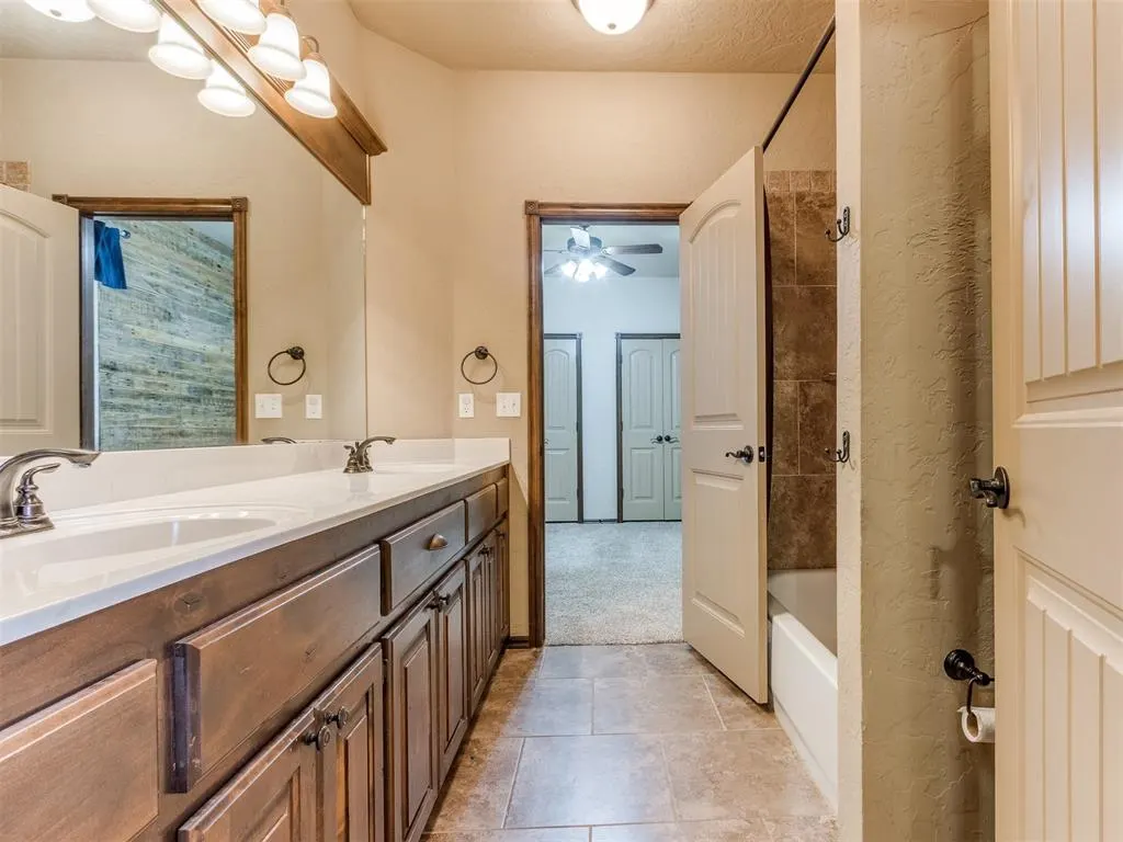 Photo 8 — 3312 SE 32nd Street, Moore, OK 73165