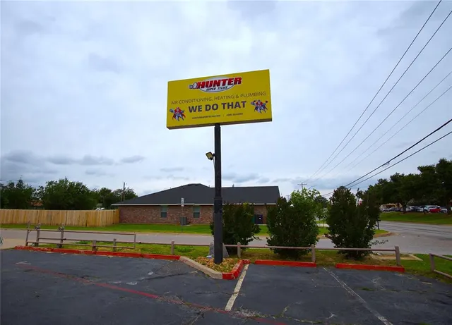 Photo 2 — 136 NW 122nd Street, Oklahoma City, OK 73114
