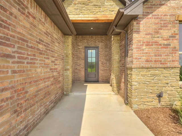 Photo 4 — 7625 Leoma Lane, Oklahoma City, OK 73150