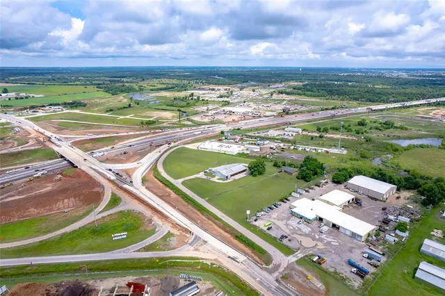 Photo 3 — 1037 W Adkins Hill Road, Norman, OK 73072