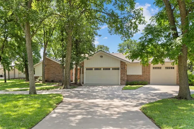 Photo 3 — 2 Terra Lane, Shawnee, OK 74804