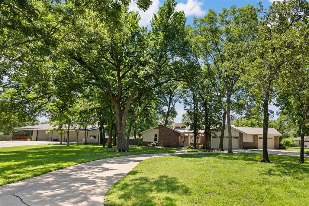 Front exterior — 2 Terra Lane, Shawnee, OK 74804
