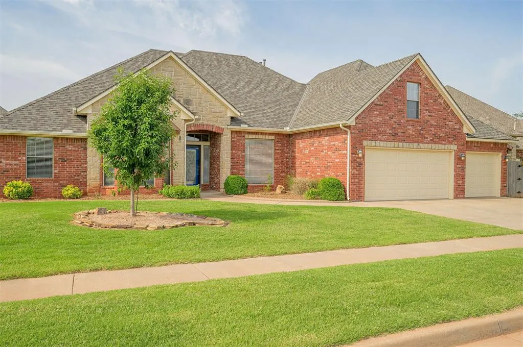Photo 2 — 5404 NW 119th Street, Oklahoma City, OK 73162