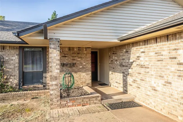 Photo 2 — 1524 Timber Creek Drive, Weatherford, OK 73096