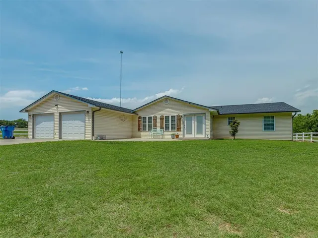Front exterior — 111 E Memorial, Marlow, OK 73055