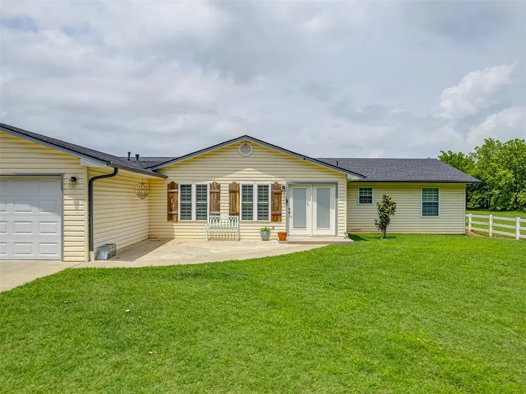 Photo 2 — 111 E Memorial, Marlow, OK 73055