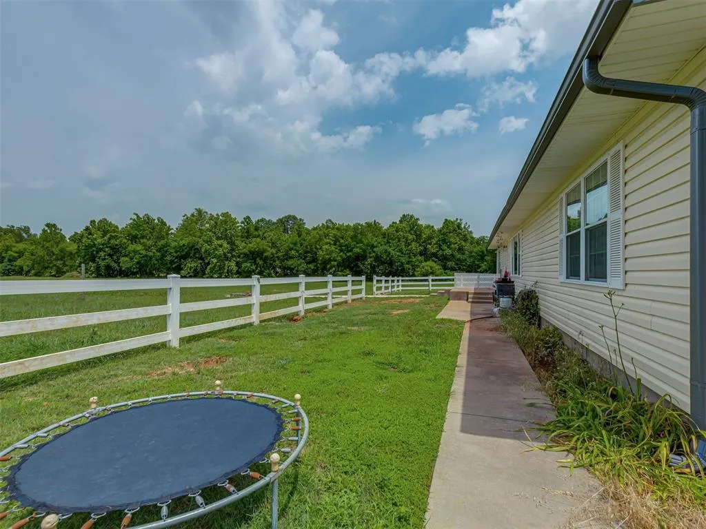 Photo 33 — 111 E Memorial, Marlow, OK 73055