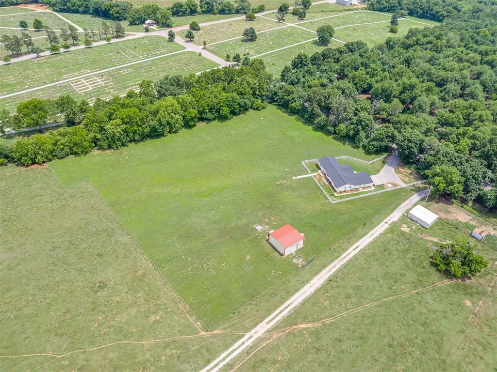 Photo 42 — 111 E Memorial, Marlow, OK 73055