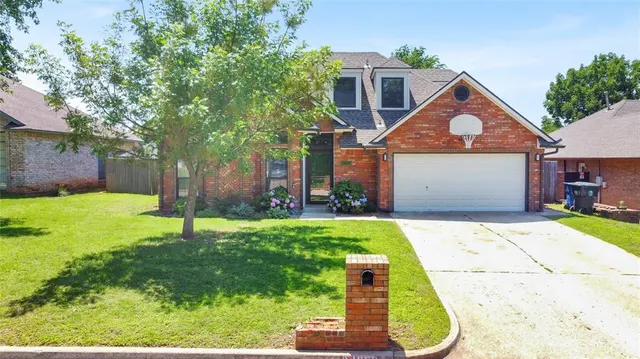 Photo 3 — 1809 Deerwood Trail, Midwest City, OK 73130