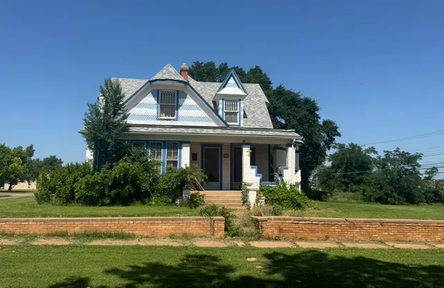 Photo 2 — Address unavailable, Clinton, OK 73601