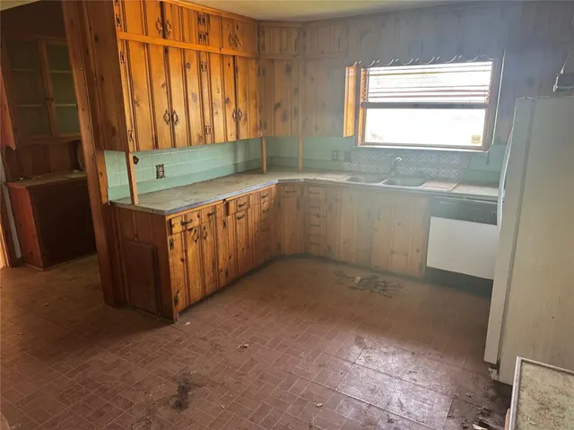 Photo 4 — Address unavailable, Clinton, OK 73601