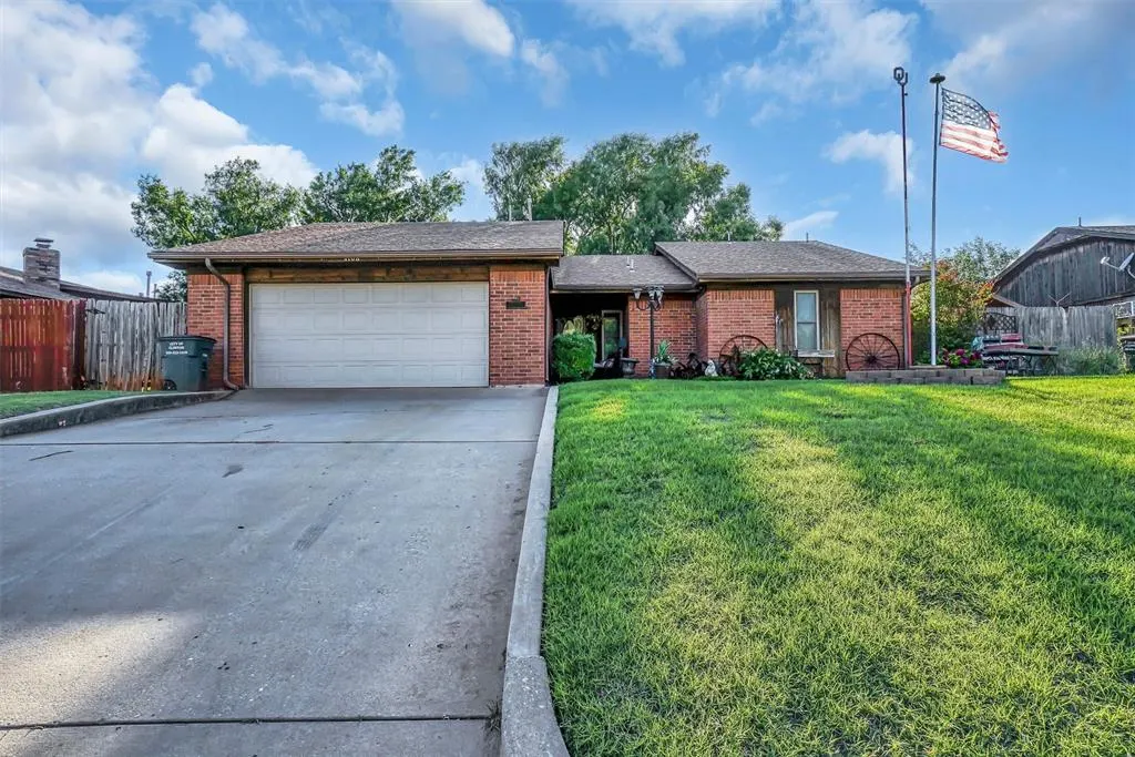 Front exterior — 1108 S 13th Street, Clinton, OK 73601