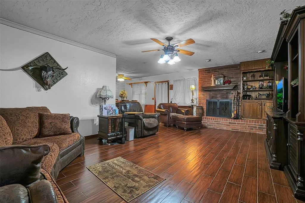 Photo 3 — 1108 S 13th Street, Clinton, OK 73601