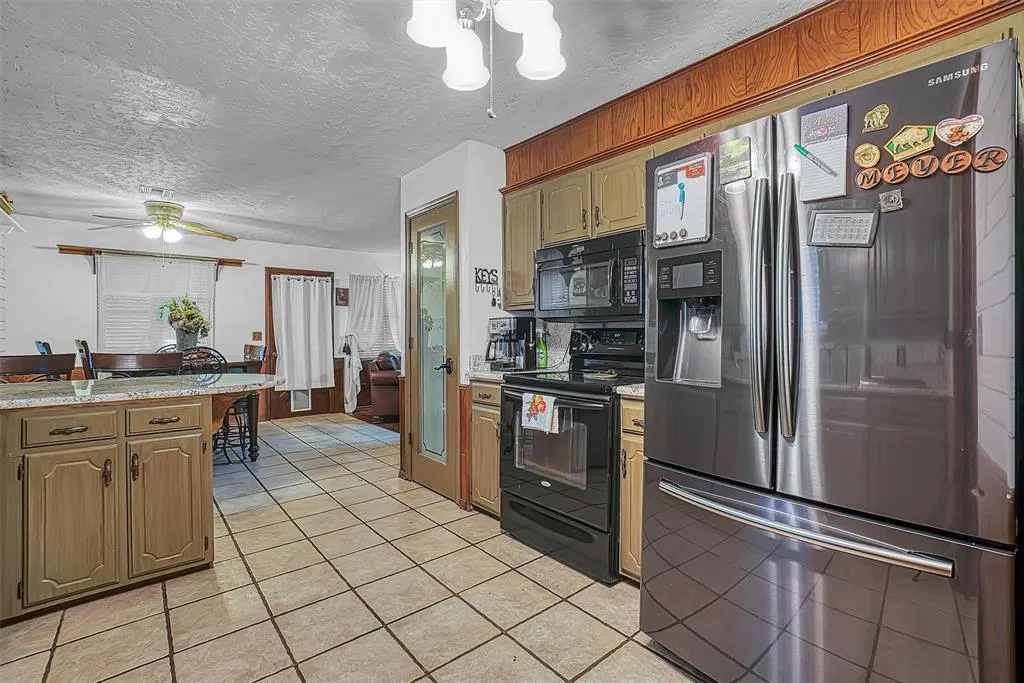 Photo 4 — 1108 S 13th Street, Clinton, OK 73601