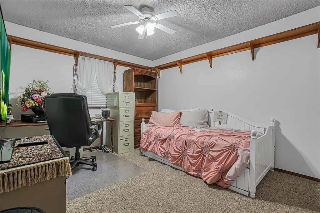 Photo 12 — 1108 S 13th Street, Clinton, OK 73601