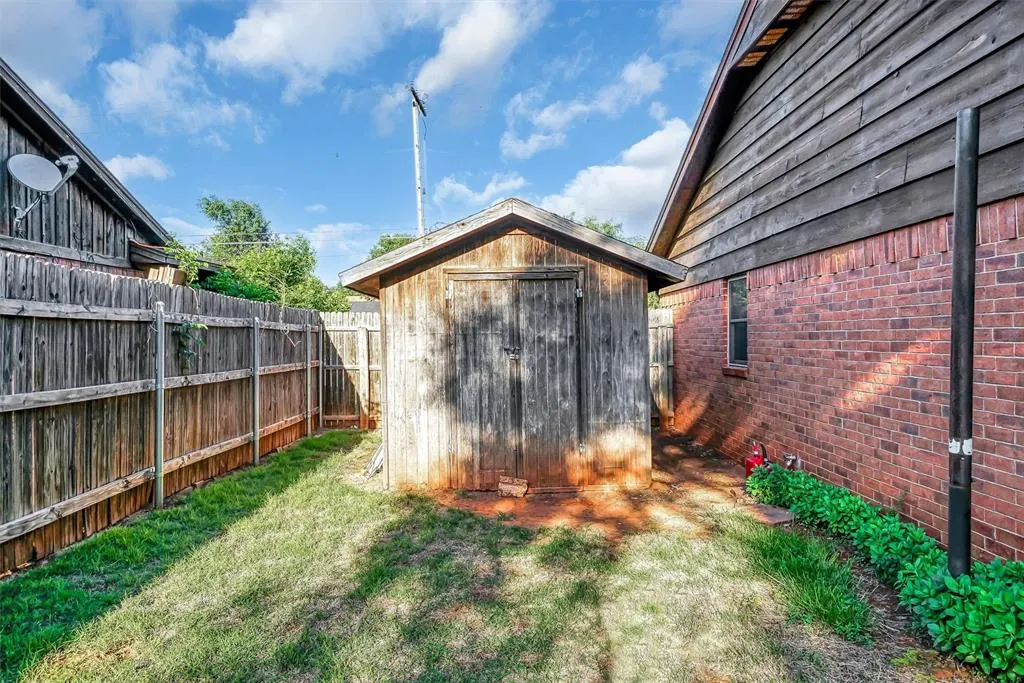 Photo 14 — 1108 S 13th Street, Clinton, OK 73601