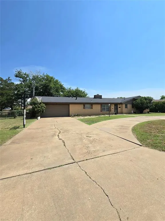Photo 4 — 2015 Willard Drive, Altus, OK 73521