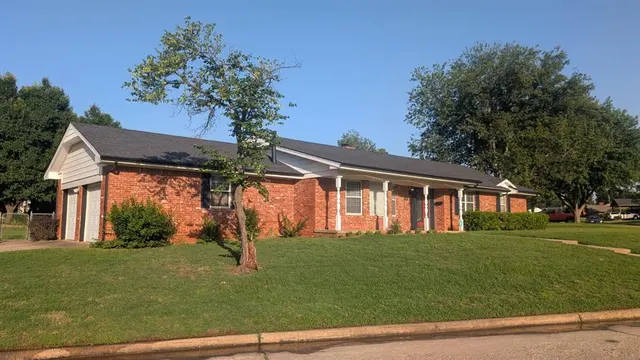 Photo 2 — 3957 NW 58th Terrace, Oklahoma City, OK 73112