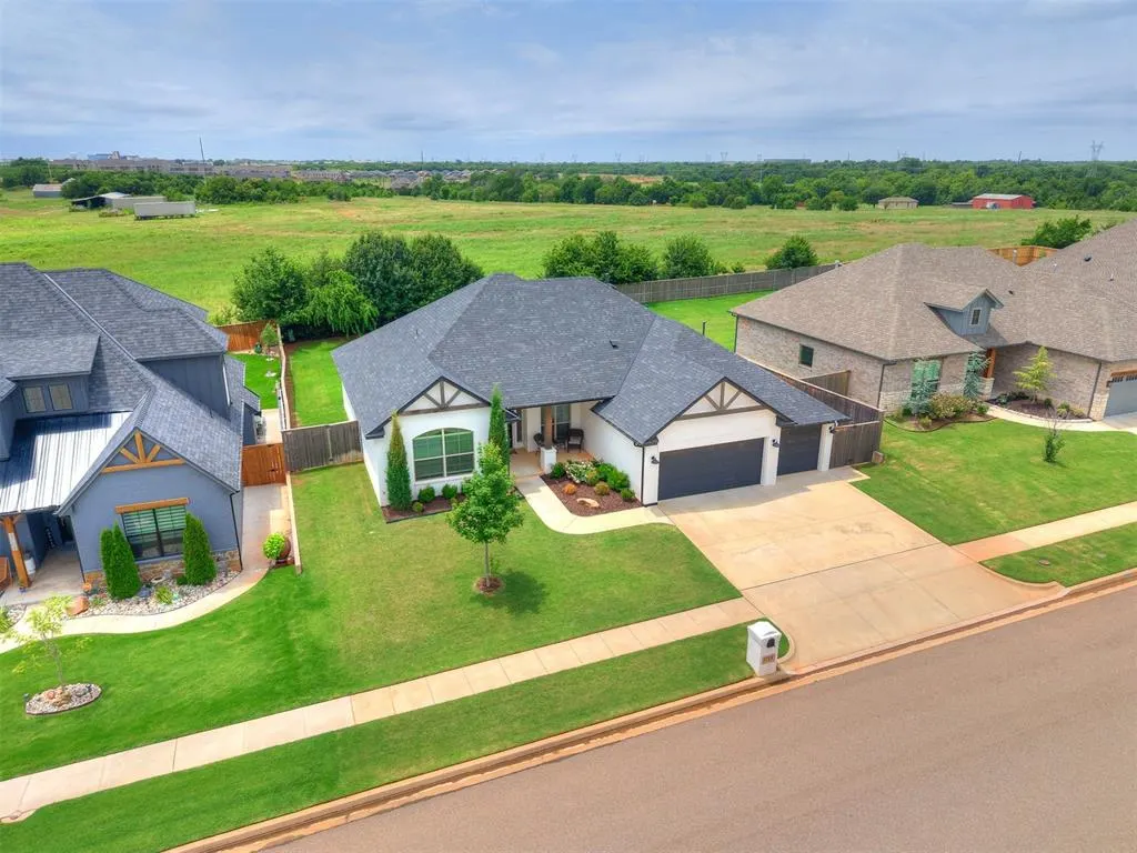 Front exterior — 3708 Vintage Creek Drive, Norman, OK 73069