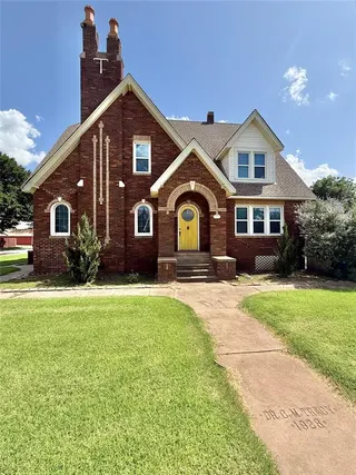 Sold home at 722 E Main Street