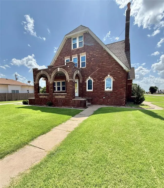 Photo 2 — 722 E Main Street, Sentinel, OK 73664