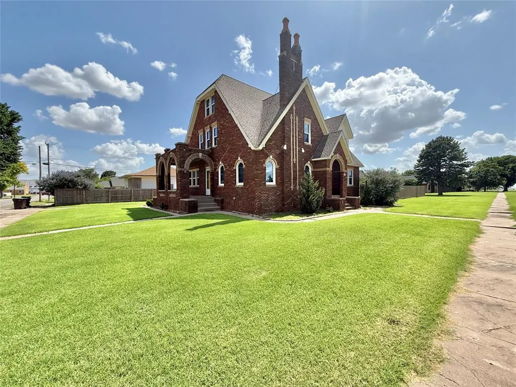 Photo 3 — 722 E Main Street, Sentinel, OK 73664