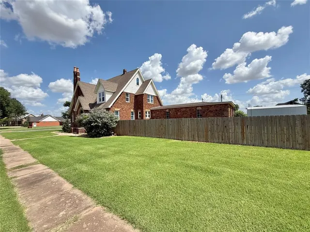 Photo 4 — 722 E Main Street, Sentinel, OK 73664