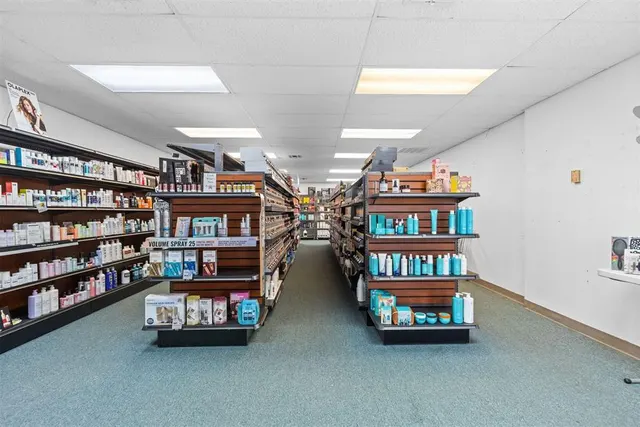 Photo 3 — 122 N 5th Street, Chickasha, OK 73018