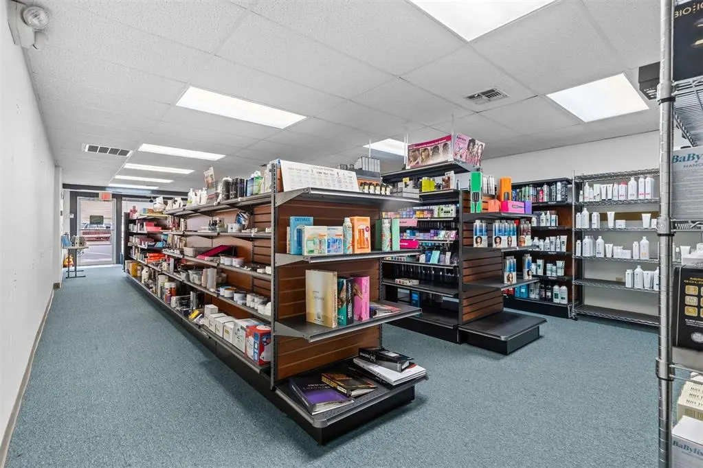 Photo 6 — 122 N 5th Street, Chickasha, OK 73018