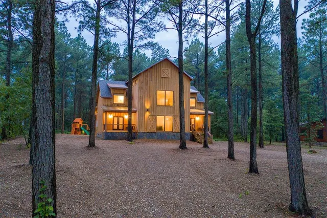 Photo 2 — 300 Bent Oak Trail, Broken Bow, OK 74728