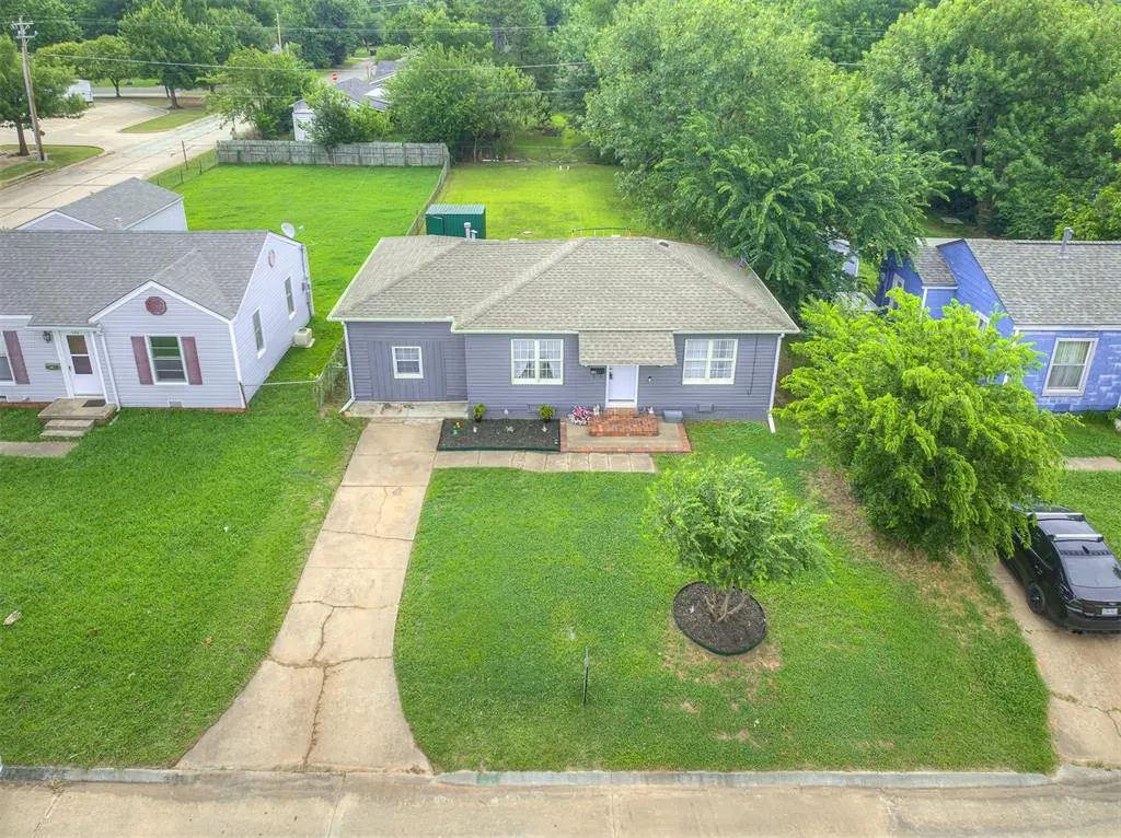 Photo 2 — 518 E Lockheed Drive, Midwest City, OK 73110