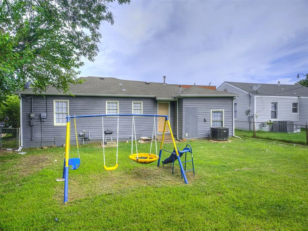 Photo 4 — 518 E Lockheed Drive, Midwest City, OK 73110