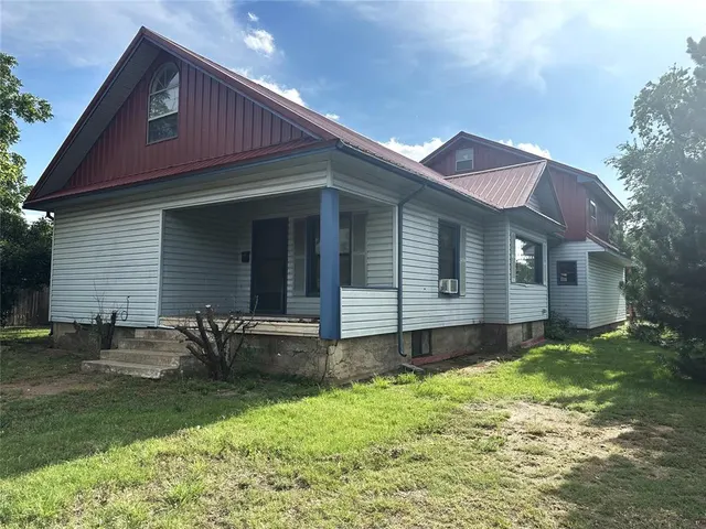 Front exterior — 911 F Street, Snyder, OK 73566