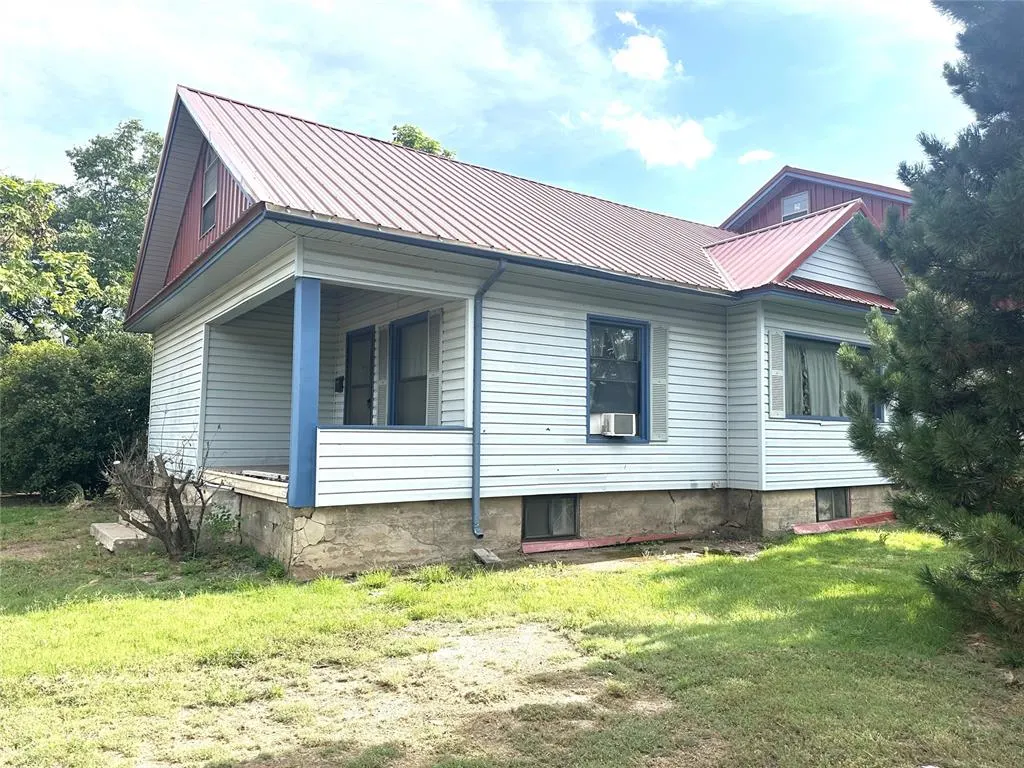 Photo 3 — 911 F Street, Snyder, OK 73566