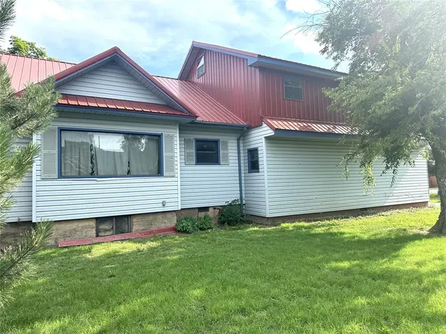 Photo 4 — 911 F Street, Snyder, OK 73566