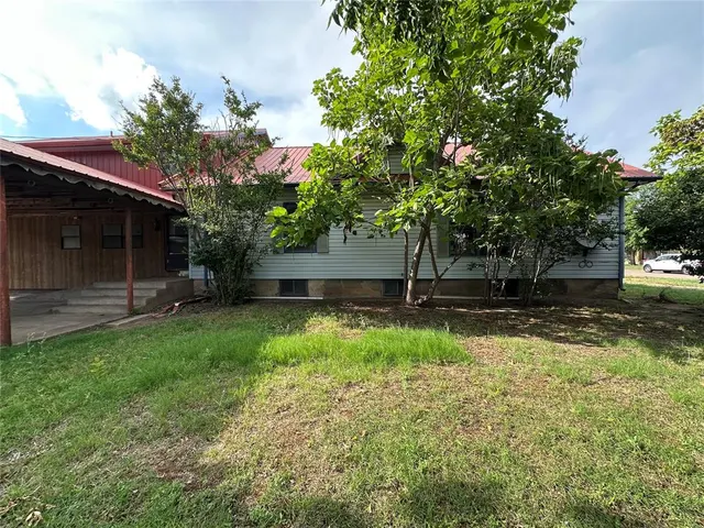 Photo 5 — 911 F Street, Snyder, OK 73566