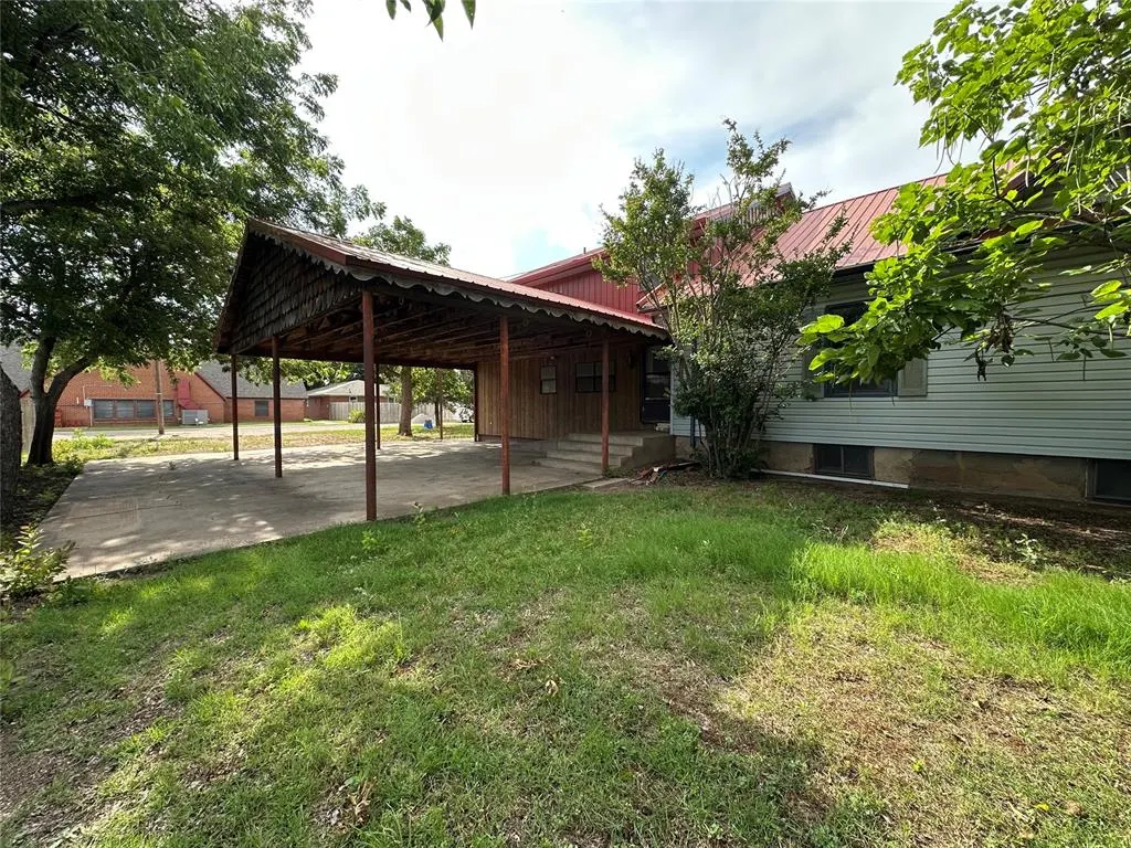 Photo 6 — 911 F Street, Snyder, OK 73566