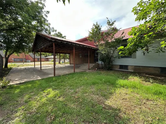 Photo 6 — 911 F Street, Snyder, OK 73566