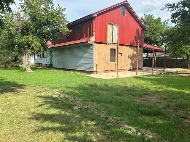 Photo 7 — 911 F Street, Snyder, OK 73566