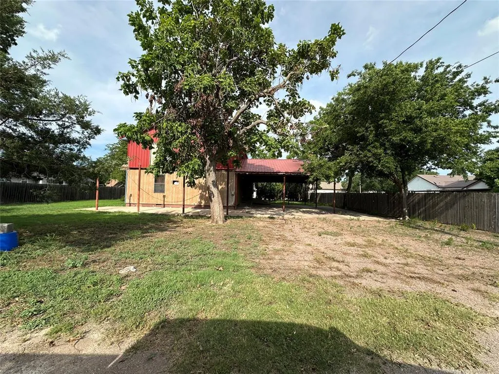 Photo 9 — 911 F Street, Snyder, OK 73566