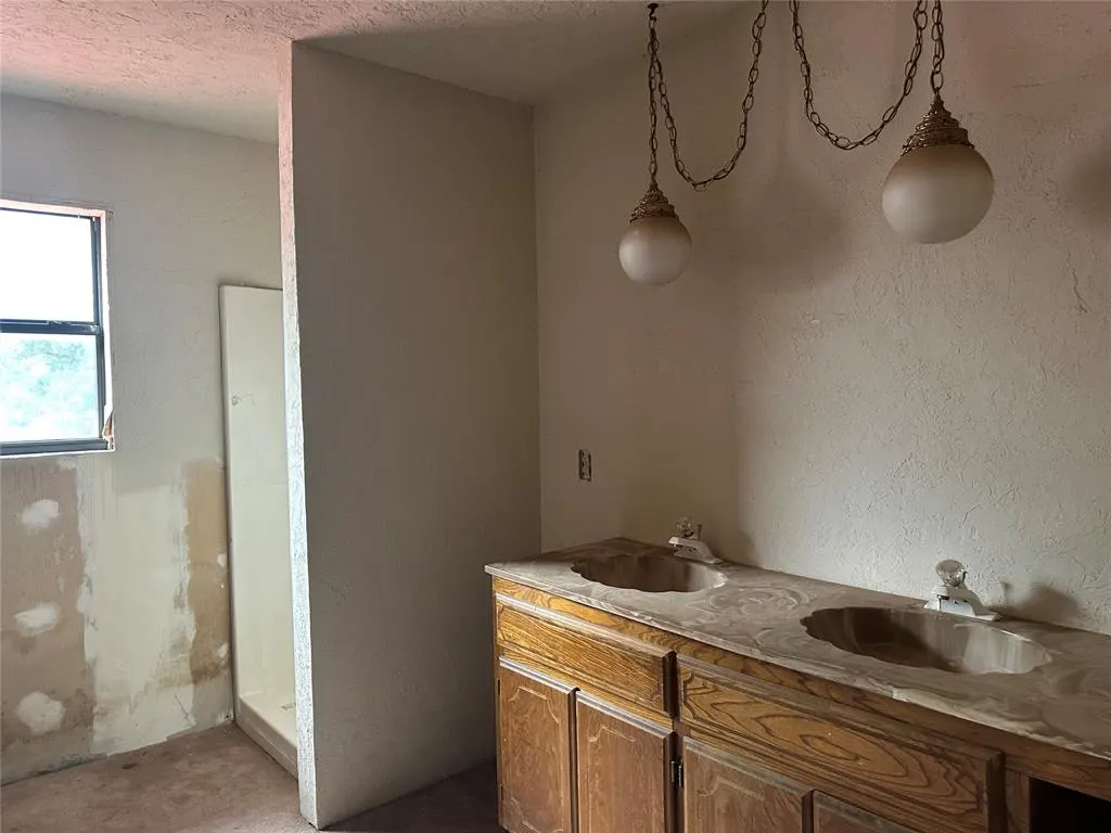 Photo 22 — 911 F Street, Snyder, OK 73566