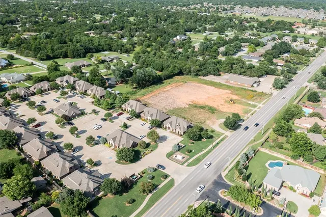 Photo 4 — 907 E 33rd Street, Edmond, OK 73013