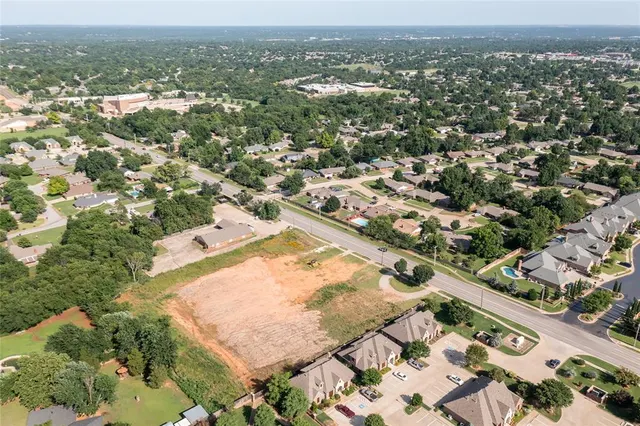 Photo 5 — 907 E 33rd Street, Edmond, OK 73013