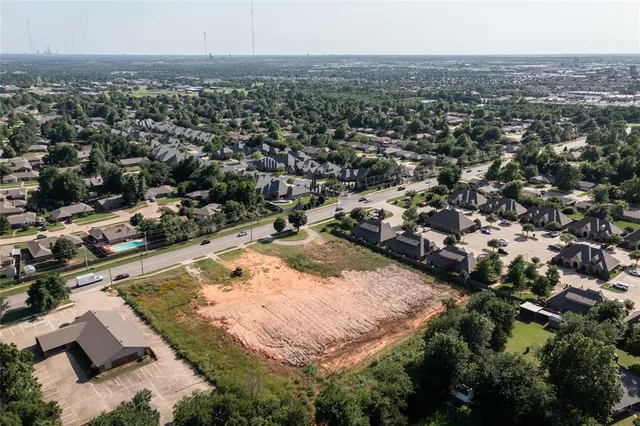 Photo 8 — 907 E 33rd Street, Edmond, OK 73013