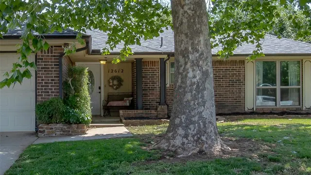 Photo 2 — 12612 Bannockburn Place, Oklahoma City, OK 73142