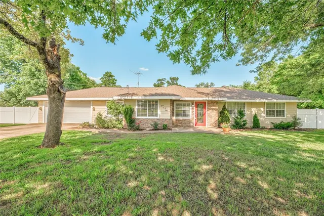 Photo 2 — 824 N Poplar Lane, Midwest City, OK 73130