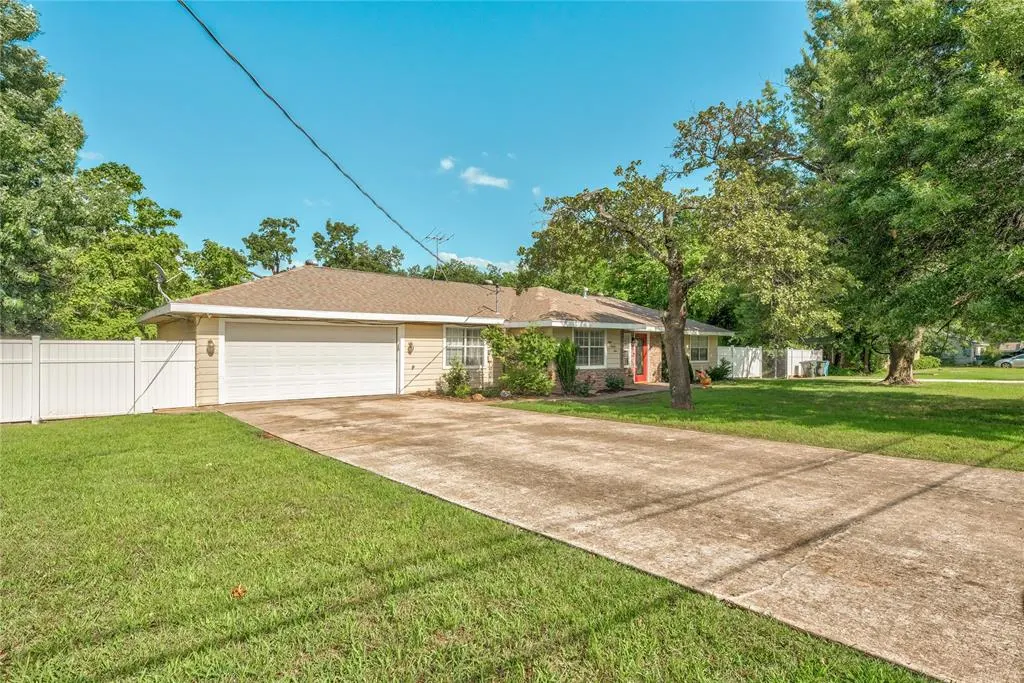 Photo 3 — 824 N Poplar Lane, Midwest City, OK 73130