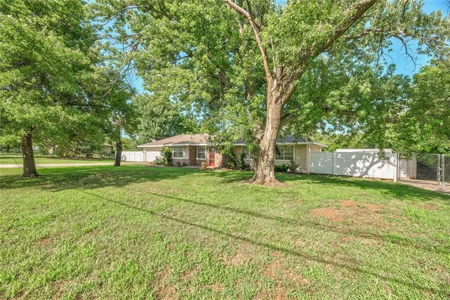 Photo 4 — 824 N Poplar Lane, Midwest City, OK 73130