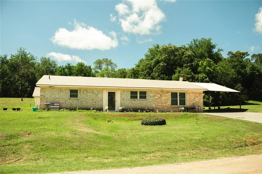 Front exterior — 817 Park View Drive, Maysville, OK 73057