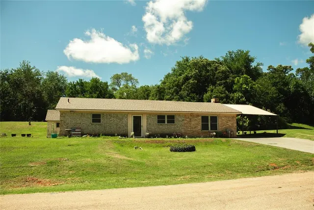 Photo 2 — 817 Park View Drive, Maysville, OK 73057